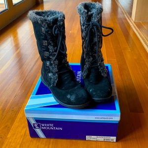 White Mountain Women’s Toba black suede boots lined with faux fur 8 1/2 M